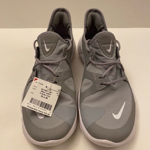 Nike Free RN 5.0 Mens size 10 Wolf Grey and White